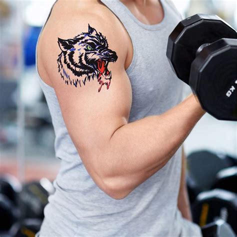 tatuaje en biceps hombre|68 Tatuajes en el biceps: Galería con diseños